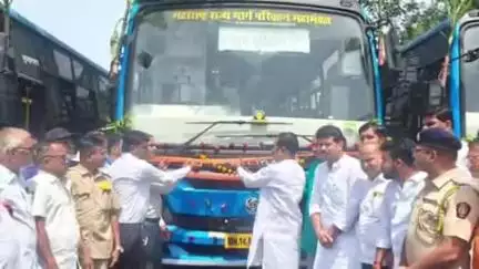 कंधार: बसस्थानक येथे मानव विकास अंतर्गत आमदार प्रतापराव पाटील चिखलीकर यांच्या हस्ते नवीन बसेसचा लोकार्पण सोहळा पार पडला