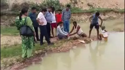 कुंडहित: मत्स्य विभाग के संयुक्त निदेशक ने कुंडहित में बने तालाबों का निरीक्षण किया