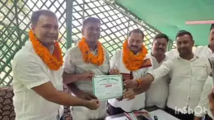 बारुन: अजय बने राजद के दूसरी बार बारुण के प्रखंड अध्यक्ष, कार्यकर्ताओं ने दी बधाई