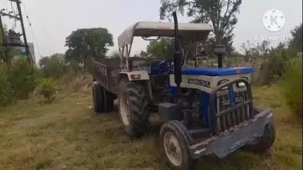 मेजा: #accident मेजा में नशे में धुत ट्रैक्टर चालक ने कार में मारी टक्कर, तीन घायल, इलाज के लिए भेजा गया अस्पताल।