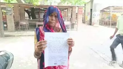 कलान: गांव दियुरा में दबंगों ने महिला के बाल पकड़कर जमीन पर पटका, महिला ने थाने में की शिकायत