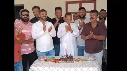 સંખેડા: ધારાસભ્ય સાથે મતવિસ્તારના વિવિધ ગામોના રાજકીય આગેવાનો સામાજિક આગેવાનો અને લોકોએ શુભેચ્છા મુલાકાત કરી.