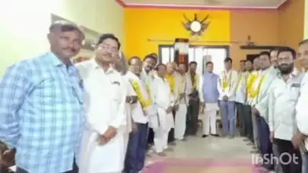 देवणी: लासोना चौक येथे आमदार विक्रम काळे यांनी शिक्षक पथसंस्थेच्या नूतन संचालक मंडळाचा केला सत्कार
