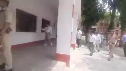 ज्ञानपुर: ज्ञानपुर में बीएड परीक्षा केंद्र का डीएम और एसपी ने किया स्थलीय निरीक्षण