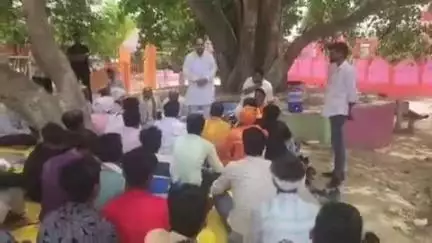 बांसी: मिठवल शिव मंदिर पर पूर्व राज्य मंत्री राजू श्रीवास्तव की मौजूदगी में मित्र संघ की हुई आवश्यक बैठक