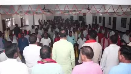 चनपटिया: भारतीय जनता पार्टी के चनपटिया मंडल कार्य समिति की बैठक पकड़िहार कुमारबाग में संपन्न, सांसद व विधायक पहुंचे