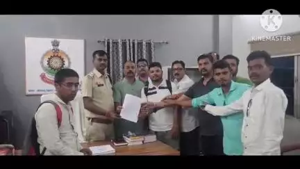 खैरागढ़ में पत्रकार से बदसलूकी करने वाले डॉक्टर ने एसपी की फटकार के बाद मानी गलती, झुका सिर और मांगी माफी
