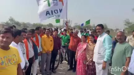 बिल्हा: गोढ़ी के डीएवी स्कूल में फिट इंडिया अभियान के तहत सायकल रैली को फ्लैग दिखाकर प्रतिभाशाली बच्चों को पुरस्कार वितरण समारोह