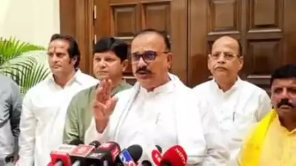 बुलढाणा: मुख्यमंत्री फडणवीस व उपमुख्यमंत्री शिंदेंनी ३ हजार कोटी रुपयांची लाच घेतली - काँग्रेस प्रदेशाध्यक्ष हर्षवर्धन सपकाळ