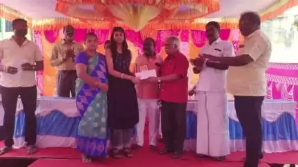 பொன்னேரி: செங்குன்றம் அருகே 10, 11, 12 ஆம் வகுப்புகளில் சிறப்பிடம் பிடித்த மாணவர்களுக்கு ஊக்கப்பரிசு வழங்கி பாராட்டு.