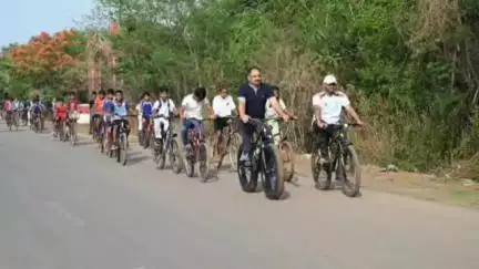जांजगीर: जिला मुख्यालय में विश्व सायकल दिवस पर निकली तिरंगा सायकल रैली, स्वस्थ जीवनशैली और पर्यावरण संरक्षण का संदेश