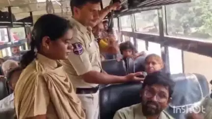 శంకరపట్నం: బస్సులో ప్రయాణిస్తున్న యువతి బంగారు ఆభరణం చోరి.. తనిఖీలు నిర్వహించిన పోలీసులు