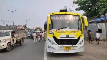 নাকাশিপাড়া: একটি ট্রাকের সঙ্গে বাসের রেষারেষিতে সংঘর্ষ পুলিশ দুটি গাড়ি চালককে আটক করে