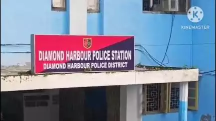 ডায়মন্ডহারবার ১: চারচাকা গাড়ি দুর্ঘটনা ঘটে ডায়মন্ডহারবার দলংঘাটার কাছে আহত গাড়ি চালক