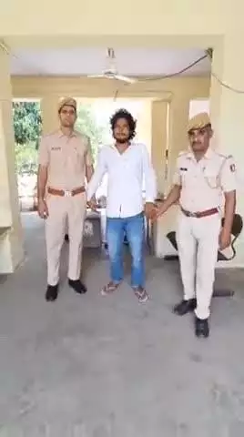 सपोटरा: कुडगांव पुलिस ने गिरफ्तारी वारंटी को कस्बा बस स्टैंड से किया गिरफ्तार