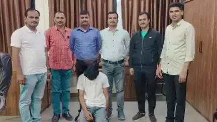 लोहा: एक वर्षापासून विविध गुन्ह्यांमध्ये फरार असलेला 20 वर्षीय आरोपी जेरबंद ; स्था.गु.शा.पोलीसांनी ढाकणी गावातून घेतले ताब्यात