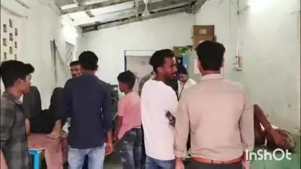 लखनपुर: ग्राम झारपारा मुख्यमार्ग में बाइक सवार को सामने से आ रहे बाइक सवार ने मारी ठोकर, 55 वर्षीय व्यक्ति घायल