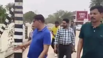 टीकमगढ़: कलेक्टर विवेक श्रोतिय ने बंडा नहर का निरीक्षण किया, अतिक्रमण करने वाले 33 लोगों को तीन दिन की मोहलत दी