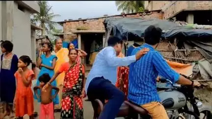 ভাঙড় ১: বোদরা গ্রাম পঞ্চায়েত এলাকার উত্তর চাঁদপুরে পারিবারিক সমস্যার সমাধান করলেন অঞ্চল সভাপতি সাদিকুল দপ্তরী