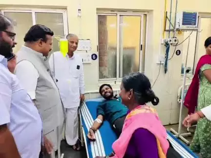 ರಾಣೇಬೆನ್ನೂರು: ನಗರದಲ್ಲಿರುವ ತಾಲೂಕು ಸಾರ್ವಜನಿಕ ಆಸ್ಪತ್ರೆಗೆ ಶಾಸಕ ಕೋಳಿವಾಡ್ ಭೇಟಿ ನೀಡಿ ಪರಿಶೀಲಿಸಿದರು