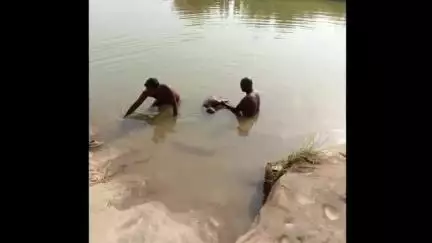कान्हाचट्टी: टुटुलाही नदी में नहाते समय डूबने से वृद्ध की मौत, पुलिस ने शव बरामद कर अस्पताल भेजा