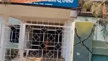 ବୌଦ୍ଧ ସଦର: ଜୁରାମୁଣ୍ଡା ଗ୍ରାମ ରାସ୍ତାରୁ ୧୦ ଲିଟର ବେଆଇନ ଦେଶୀ ମଦ ଜବତ କଲା ଅବକାରୀ ପୋଲିସ