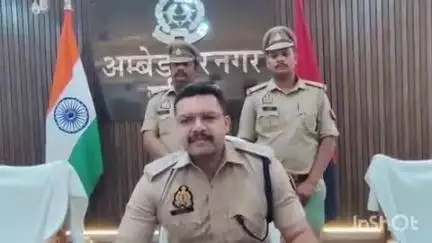 अकबरपुर: अंबेडकरनगर में चेन स्नैचिंग गिरोह का भंडाफोड़, तीन महिलाओं समेत चार आरोपी गिरफ्तार