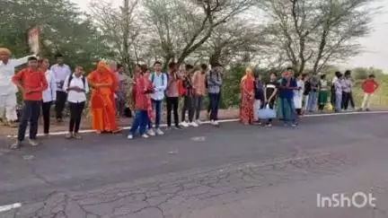 शेरगढ़: बालेसर-शेरगढ़ रूट पर रोडवेज चालक ने नशे में दौड़ाई बस, यात्रियों ने पुलिस को दी सूचना