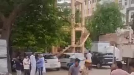 सीकर: आनंद नगर इलाके में मेल नर्स द्वारा फांसी का फंदा लगाकर आत्महत्या के मामले में पुलिस ने शव का करवाया पोस्टमार्टम