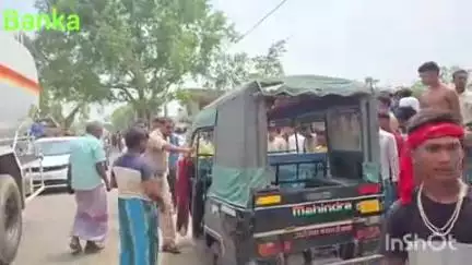 धोरैया गौर चौक के सम ऐप दो ट्रैक्टर के आमने-सामने टक्कर में एक चालक की मौत सड़कों पर अफरा तफरी का माहौल परिजनों का रो-रो