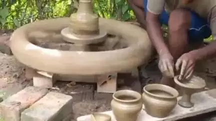 ଜଳେଶ୍ବର: ମାଗୁଣିପଡା ରେ ଲୁପ୍ ପାଇବାକୁ ବସିଲାଣି କୁମ୍ଭାକରଙ୍କ କୌଳିକ ବୃତ୍ତି ଓ ବିଭିନ୍ନ ସମସ୍ୟା ନେଇ ଗ୍ରାମବାସୀଙ୍କ ପ୍ରତିକ୍ରିୟା #jansamasya