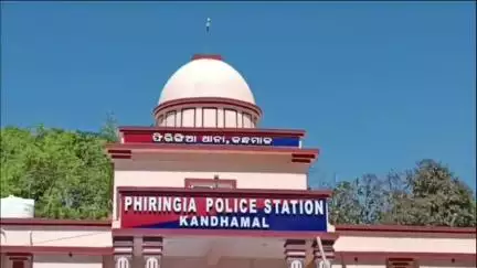 ଫୁଲବାଣୀ ସହର: ଫିରିଙ୍ଗିଆ ଠାରେ ମଧ୍ୟପ୍ରଦେଶ ର ପାଣି ଡ୍ରମ ବ୍ୟବସାୟୀ  ଉଠାଇ ନେଲା ପୋଲିସ