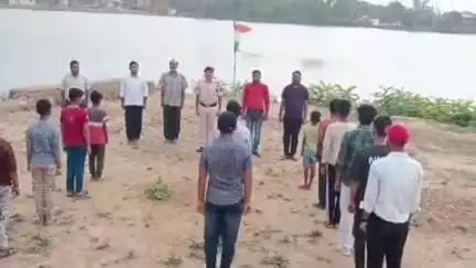 अटेर: भिंड के गौरी सरोवर स्थित शनि देव मंदिर के पास हम फाउंडेशन द्वारा सामूहिक राष्ट्रगान का आयोजन