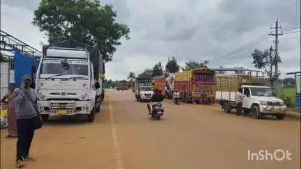 ಶ್ರೀನಿವಾಸಪುರ: ಟ್ರಾಫಿಕ್ ಸಮಸ್ಯೆಗೆ ಶಾಶ್ವತ ಪರಿಹಾರ ನೀಡುವಂತೆ ಕರ್ನಾಟಕ ಪ್ರಾಂತ ರೈತಸಂಘ ಜಿಲ್ಲಾ ಪ್ರಧಾನ ಕಾರ್ಯದರ್ಶಿ ಪಾತಕೋಟೆ ನವೀನ್ ಒತ್ತಾಯ #localissue