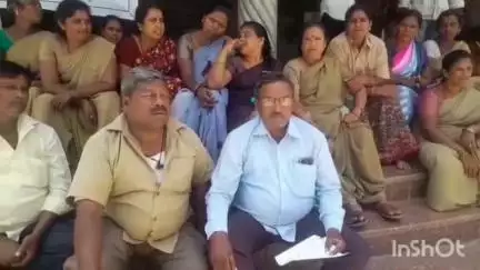 ಬಂಗಾರಪೇಟೆ: ನಗರದಲ್ಲಿ ಎರಡನೆ ದಿನಕ್ಕೆ ಕಾಲಿಟ್ಟ ಪೌರ ನೌಕರರ ಅನಿರ್ದಿಷ್ಟ ಅವದಿ ಪ್ರತಿಭಟನೆ #localissue
