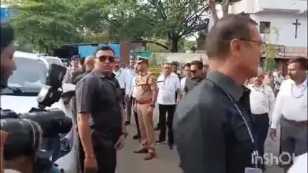 नाशिक: नाशिक पोलीस उपायुक्त झोन 1च्या कॉमनमॅन शिल्पाचे मुख्यमंत्री देवेंद्र फडणवीस यांच्या हस्ते अनावरण पोलीस आयुक्त संदीप कर्ण