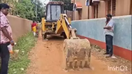 সীমলাপাল: নিবেদিতা পল্লীর রাস্তার কাজ শুরু হল,  প্রতিশ্রুতি রক্ষা করতে পেরে ভাল লাগছে বললেন জেলা পরিষদের কর্মাধ্যক্ষ #jansamasya