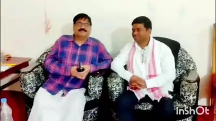 गढ़वा: आजसू पार्टी के जिलाध्यक्ष दीपक शर्मा ने गढ़वा की समस्याओं को लेकर विधायक सत्येंद्र नाथ तिवारी से आवास पर मुलाकात की