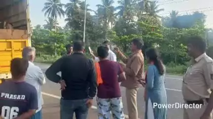 ಚಾಮರಾಜನಗರ: ಬಸವಾಪುರ ಗೇಟ್ ಬಳಿ ಕಸಾಯಿಖಾನೆಗೆ ಸಾಗಿಸುತ್ತಿದ್ದ 10 ಜಾನುವಾರು ರಕ್ಷಣೆ