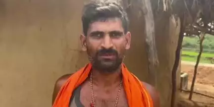 डंडई: रारो गांव के किसान को आगजनी के 2 महीने बाद भी नहीं मिला मुआवजा, प्रशासन से मांग की