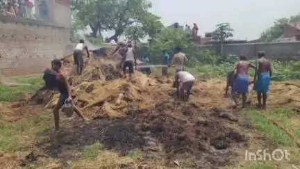 कुंडहित: पाथरचुड़ गांव में खलिहान में लगी आग, दमकल के सहयोग से आग पर काबू पाया गया