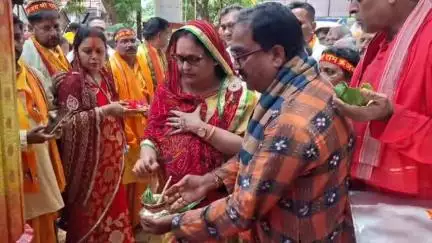 सिमडेगा: सिमडेगा थाना स्थित शिव शक्ति मंदिर में कुंभ भराई पूजा का आयोजन किया गया, डीसी और एसपी हुए शामिल