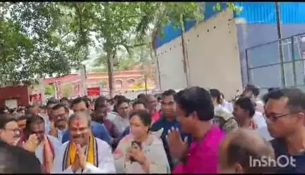 ସମ୍ବଲପୁର ମ୍ୟୁନିସିପାଲଟି: ଝାଡୁଆପଡା ଲୋକନାଥ ନନ୍ଦପଡା ଓ ବାଲୁଙ୍କେଶ୍ୱର ବାବାଙ୍କୁ ଦର୍ଶନ କଲେ କେନ୍ଦ୍ରମନ୍ତ୍ରୀ ଧର୍ମେନ୍ଦ୍ର ପ୍ରଧାନ