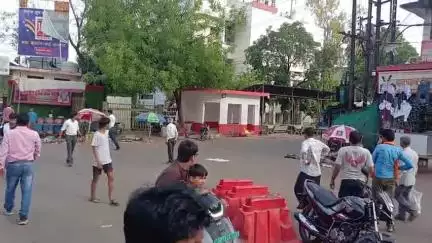 छतरपुर नगर: छत्रसाल चौक पर गैस सिलेंडर में लगी आग, मौक़े पर मौजूद लोगों ने आग पर पाया क़ाबू