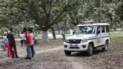 गोगरी: बोरना पंचायत में आम तोड़ने के विवाद में गोगरी पुलिस पर एक पक्ष का साथ देने का आरोप, वीडियो सोशल मीडिया पर वायरल