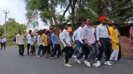 કવાંટ: સીઆરપીએફની સબ ઇન્સ્પેક્ટરના હોદ્દા પરથી સેવા નિવૃત થઈને પોતાના વતન પાનવડ ખાતે આવતા ભવ્ય સ્વાગત કરાયું.