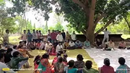 ପାଟଣାଗଡ: ସାଲେପାଲି ଖଣି ନିଲାମର ବିରୋଧରେ ବଞ୍ଜାରୀ ମହିମା ଆଶ୍ରମରେ ଆନ୍ଦୋଳନ ପାଇଁ ଗ୍ରାମବାସୀଙ୍କ ପ୍ରସ୍ତୁତି ବୈଠକ