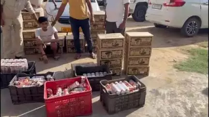 डोभी: समेकित जांच चौकी डोभी पर बियर से भरी SX 4 कार जब्त, तस्कर गिरफ्तार