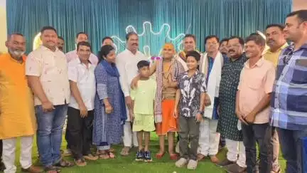 ଅନୁଗୋଳ: ଜିଲ୍ଲା ବିଜେପି କୋଷାଧ୍ୟକ୍ଷଙ୍କ ପୁଅର ବ୍ରତପୋନୟନ କାର୍ଯ୍ୟରେ ବାସ ଭବନରେ ପହଞ୍ଚି ଶୁଭେଚ୍ଛା ଜଣାଇଲେ ପାଳଲହଡା ଓ ଛେଣ୍ଡିପଦା ବିଧାୟକ