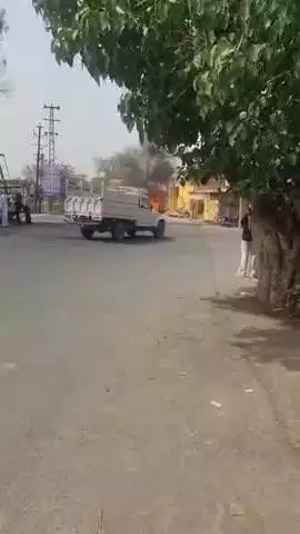 रायसिंहनगर: रायसिंहनगर में ट्रक यूनियन पुलिया के पास मोटरसाइकिल में लगी आग